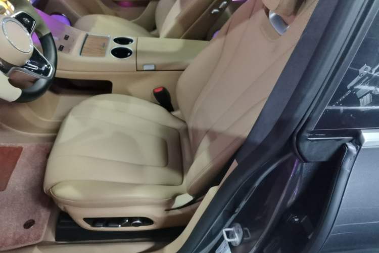 Used Hima Luxeed R7 2024 All-Electric 802 km Max Left Front Seat