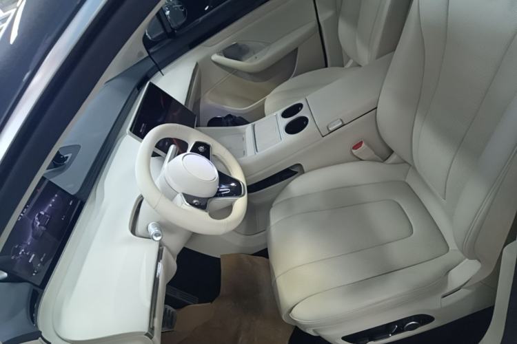Used Hima Luxeed R7 2024 All-Electric 802 km Max Left Front Seat