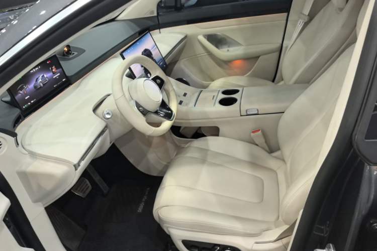 Used Hima Luxeed R7 2024 All-Electric 802 km Max Left Front Seat