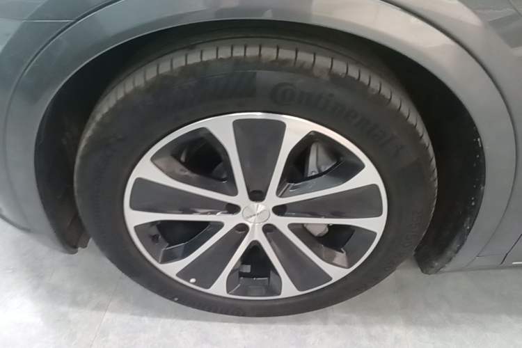 Used Hima Luxeed R7 2024 Pure Electric 667km Pro Left Front Wheel Hub