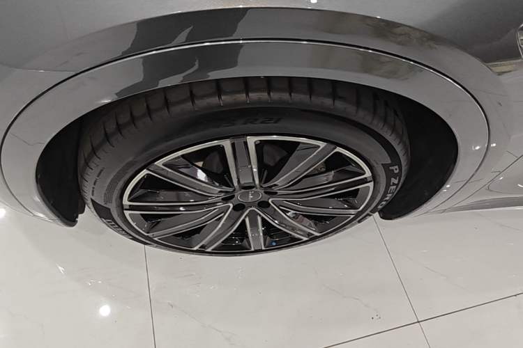 Used Hima Luxeed R7 2024 All-Electric 802 km Max Left Front Wheel Hub