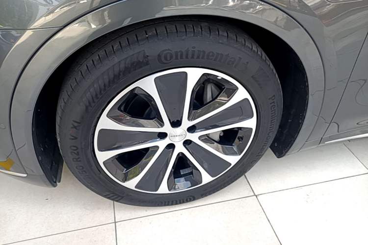Used Hima Luxeed R7 2024 Pure Electric 667km Pro Left Front Wheel Hub
