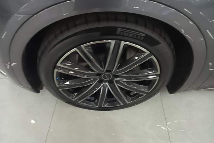 Used Hima Luxeed R7 2024 All-Electric 667 km Max Left Front Wheel Hub