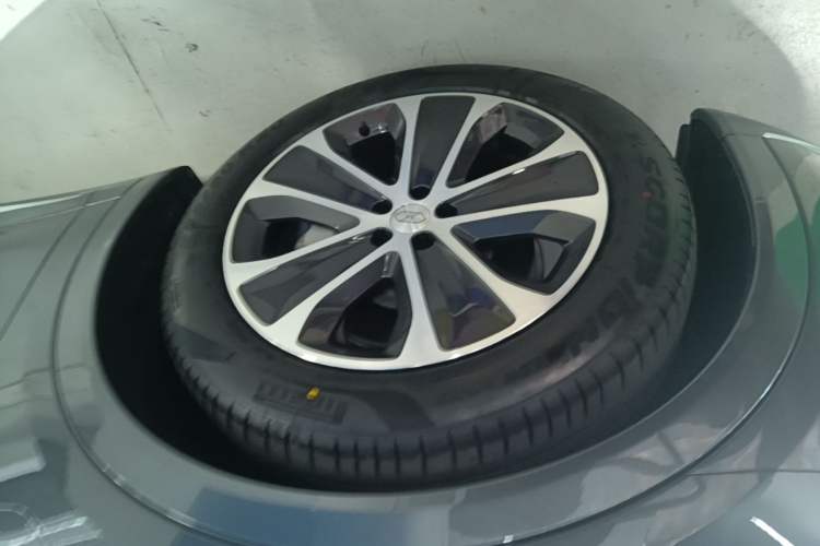 Used Hima Luxeed R7 2024 All-Electric 802 km Max Left Front Wheel Hub