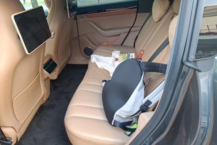 Used Hima Luxeed R7 2024 All-Electric 667 km Max Left Rear Seat