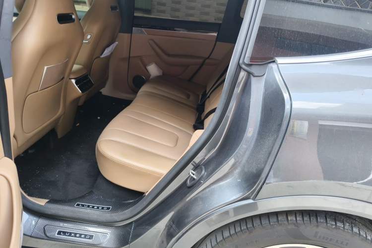 Used Hima Luxeed R7 2024 All-Electric 802 km Max Left Rear Seat