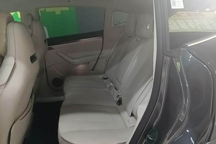 Used Hima Luxeed R7 2024 Pure Electric 667km Pro Left Rear Seat
