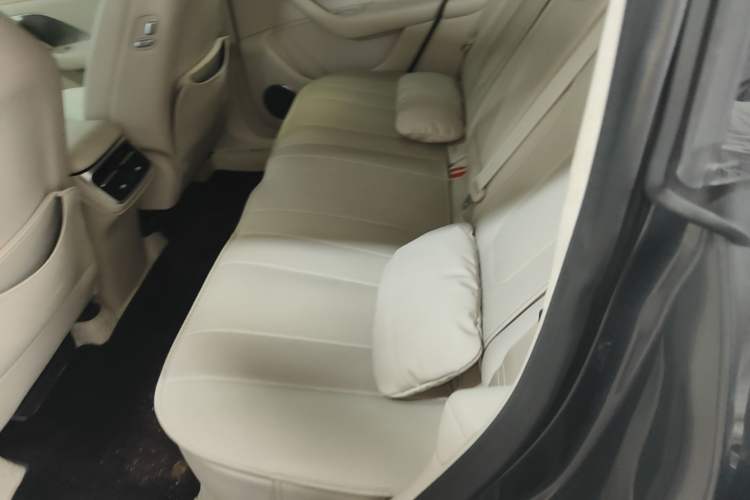 Used Hima Luxeed R7 2024 All-Electric 802 km Max Left Rear Seat