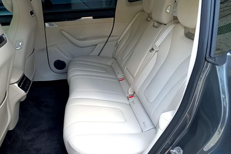 Used Hima Luxeed R7 2024 Pure Electric 667km Pro Left Rear Seat