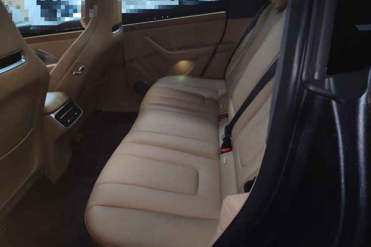 Used Hima Luxeed R7 2024 All-Electric 667 km Max Left Rear Seat