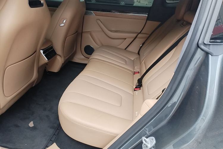 Used Hima Luxeed R7 2024 All-Electric 802 km Max Left Rear Seat