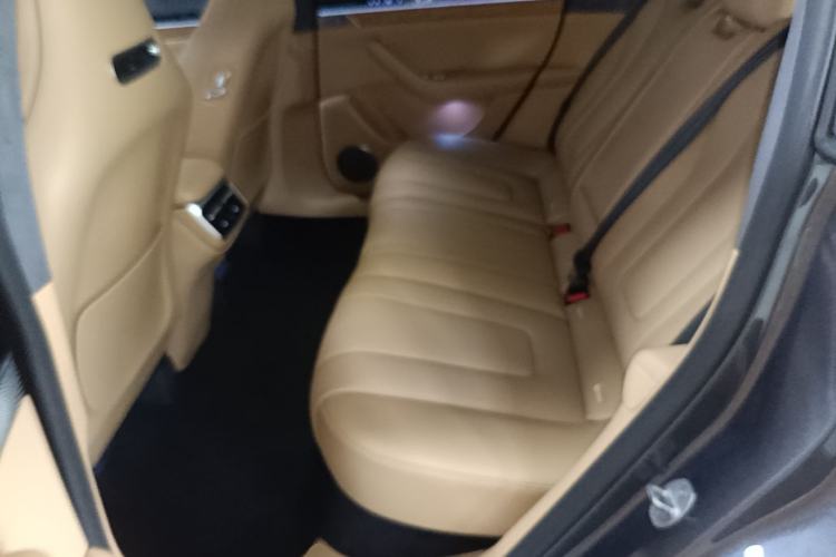 Used Hima Luxeed R7 2024 All-Electric 802 km Max Left Rear Seat