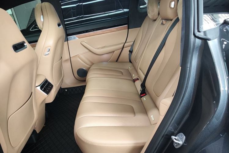 Used Hima Luxeed R7 2024 All-Electric 802 km Max Left Rear Seat