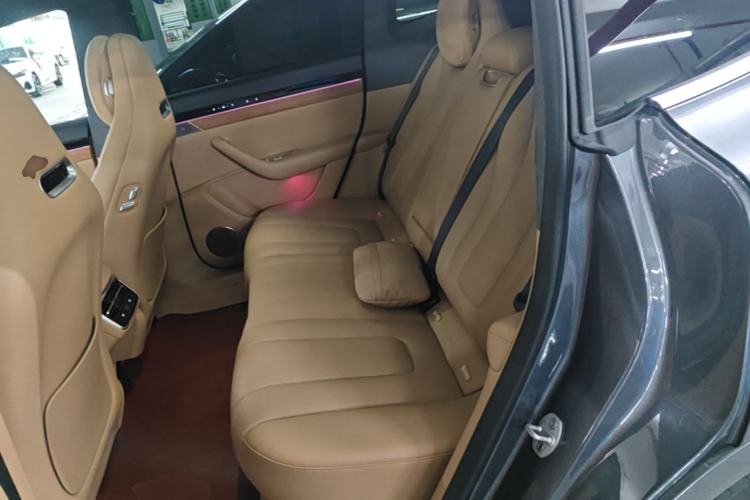 Used Hima Luxeed R7 2024 All-Electric 802 km Max Left Rear Seat