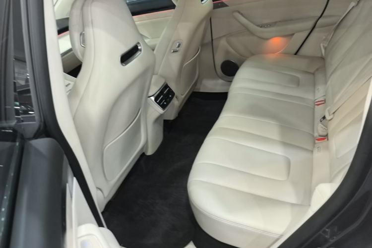 Used Hima Luxeed R7 2024 All-Electric 802 km Max Left Rear Seat