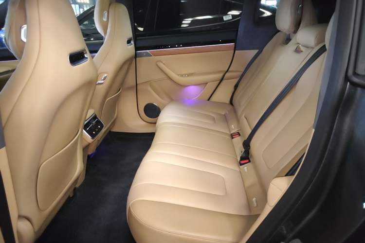 Used Hima Luxeed R7 2024 All-Electric 802 km Max Left Rear Seat