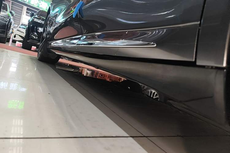 Used Hima Luxeed R7 2024 All-Electric 736 km Ultra Left Side Sill