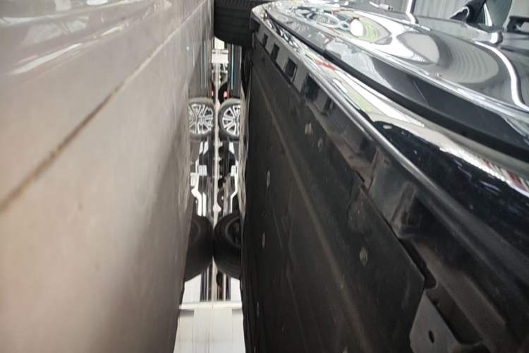 Used Hima Luxeed R7 2024 All-Electric 802 km Max Left Side Sill