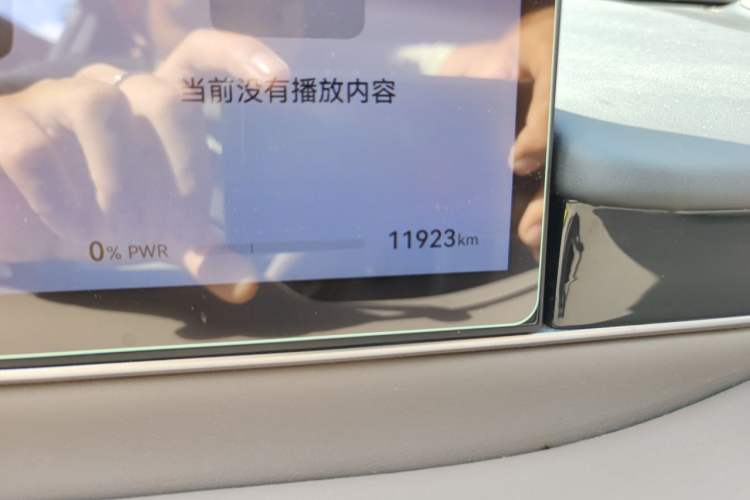 Used Hima Luxeed R7 2024 All-Electric 802 km Max Odometer Close Up