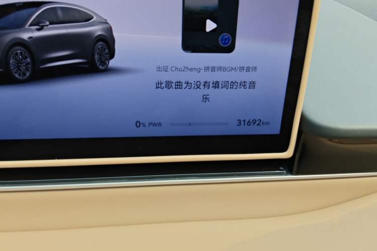 Used Hima Luxeed R7 2024 All-Electric 802 km Max Odometer Close Up