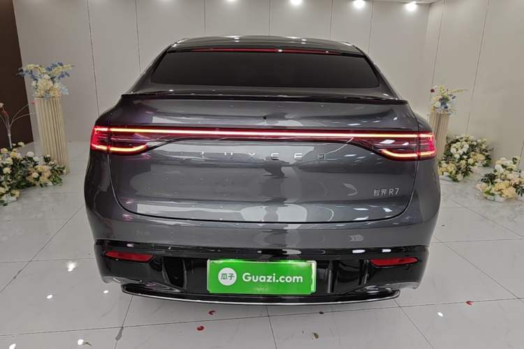 Used Hima Luxeed R7 2024 All-Electric 802 km Max Rear