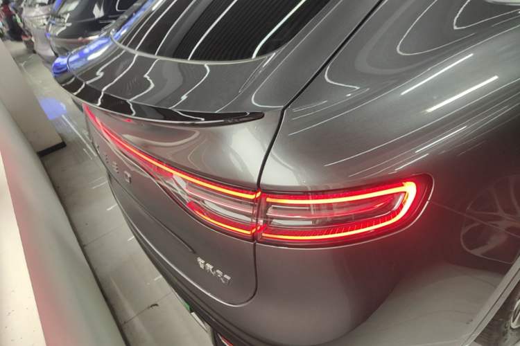 Used Hima Luxeed R7 2024 All-Electric 802 km Max Rear