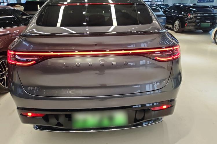 Used Hima Luxeed R7 2024 All-Electric 802 km Max Rear