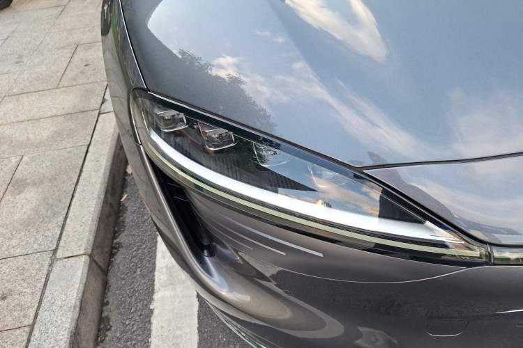 Used Hima Luxeed R7 2024 All-Electric 667 km Max Right Front Headlight