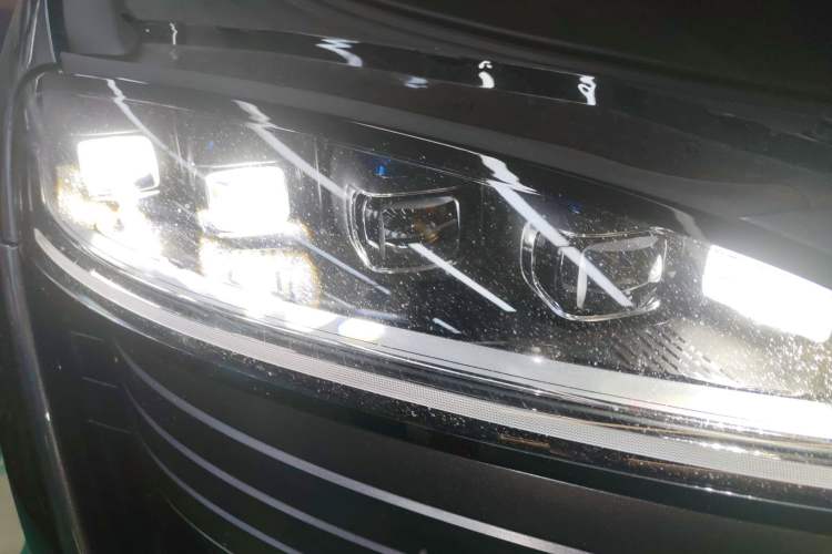 Used Hima Luxeed R7 2024 All-Electric 667 km Max Right Front Headlight