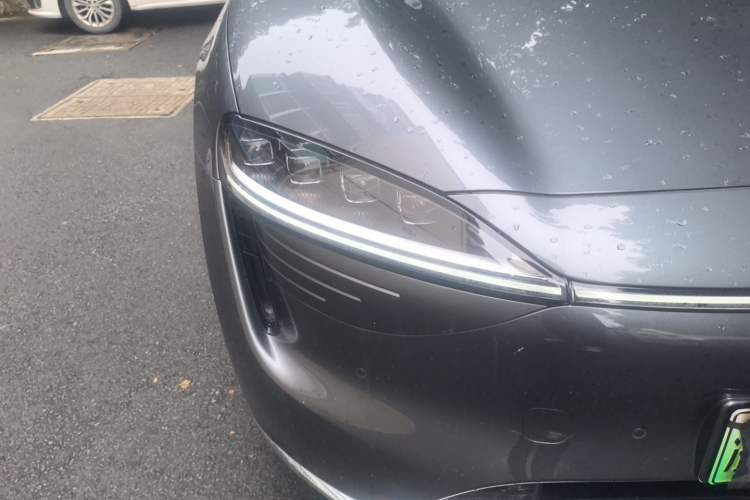 Used Hima Luxeed R7 2024 All-Electric 736 km Ultra Right Front Headlight
