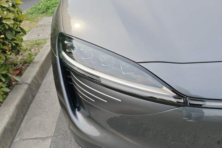 Used Hima Luxeed R7 2024 All-Electric 802 km Max Right Front Headlight