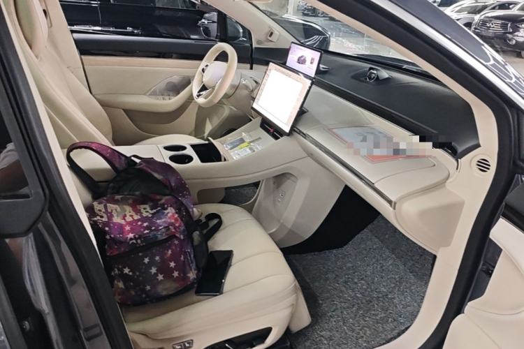 Used Hima Luxeed R7 2024 All-Electric 667 km Max Right Front Seat