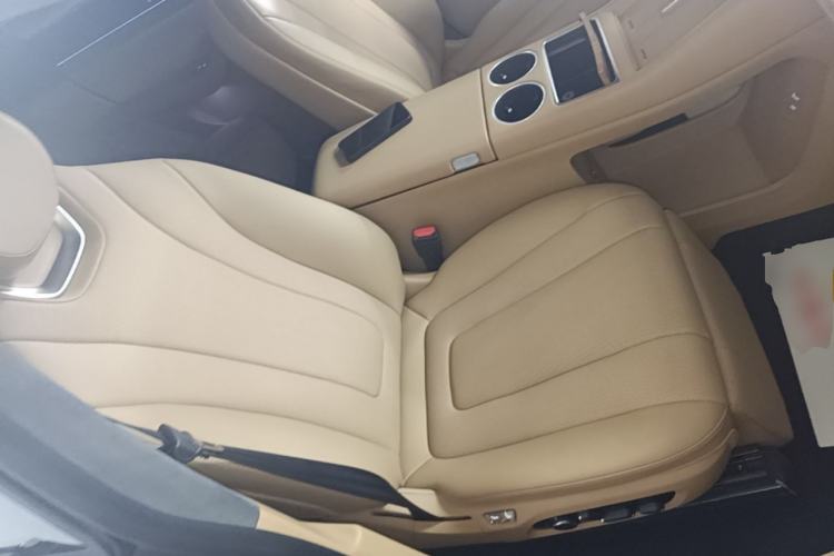 Used Hima Luxeed R7 2024 All-Electric 802 km Max Right Front Seat
