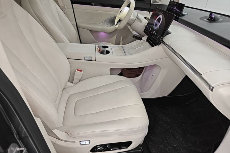 Used Hima Luxeed R7 2024 All-Electric 802 km Max Right Front Seat