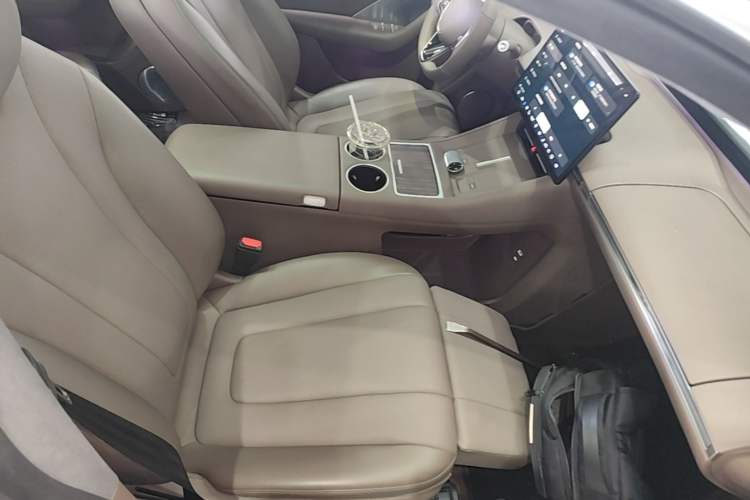 Used Hima Luxeed R7 2024 All-Electric 736 km Ultra Right Front Seat