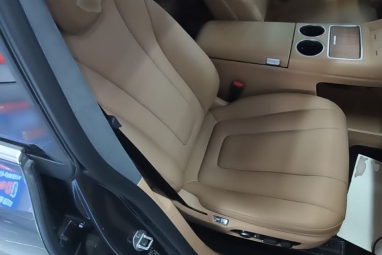 Used Hima Luxeed R7 2024 All-Electric 667 km Max Right Front Seat