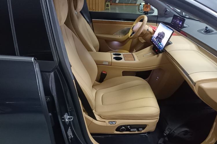 Used Hima Luxeed R7 2024 All-Electric 802 km Max Right Front Seat