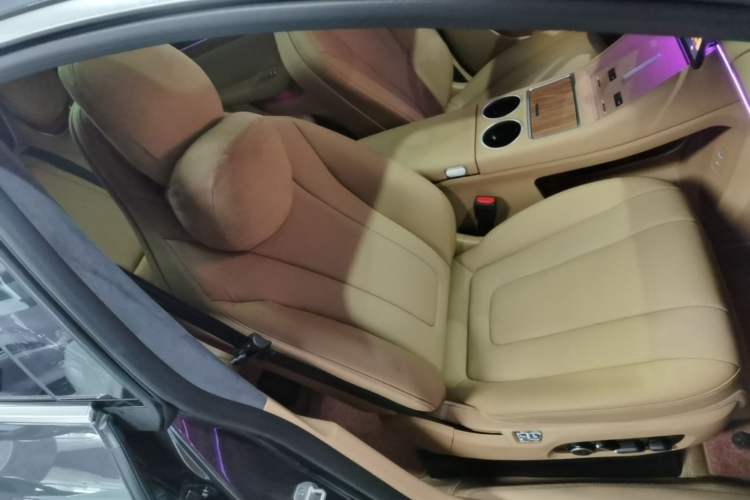 Used Hima Luxeed R7 2024 All-Electric 802 km Max Right Front Seat