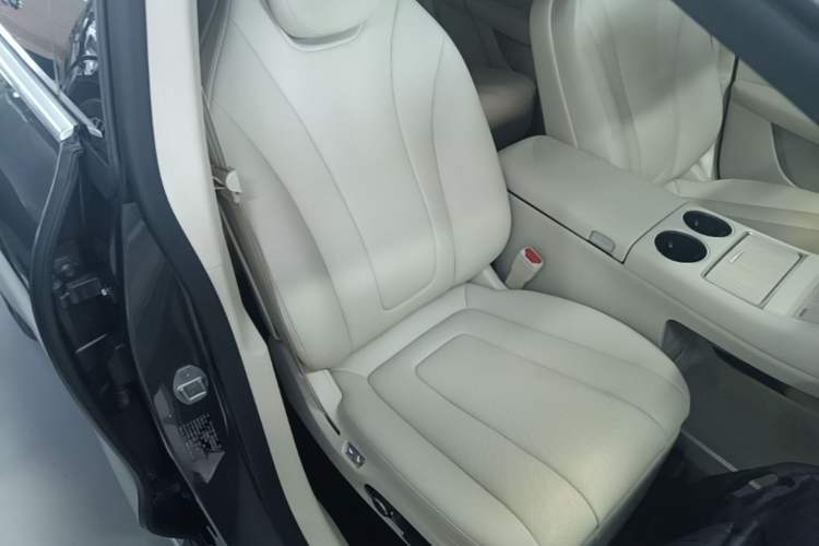 Used Hima Luxeed R7 2024 All-Electric 802 km Max Right Front Seat
