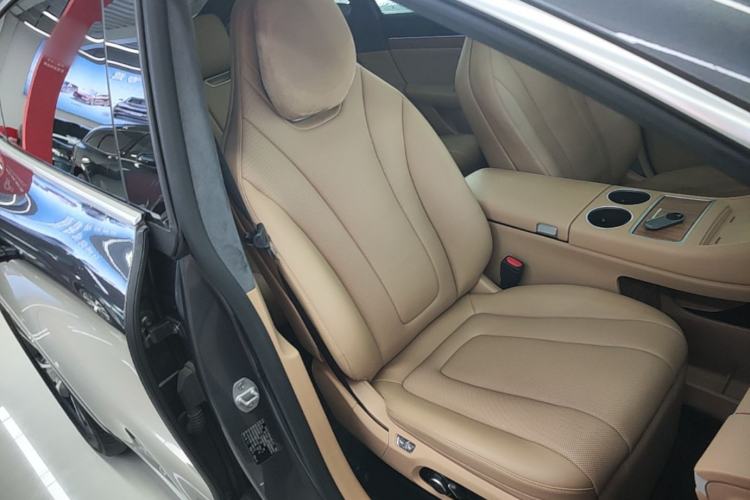 Used Hima Luxeed R7 2024 All-Electric 802 km Max Right Front Seat