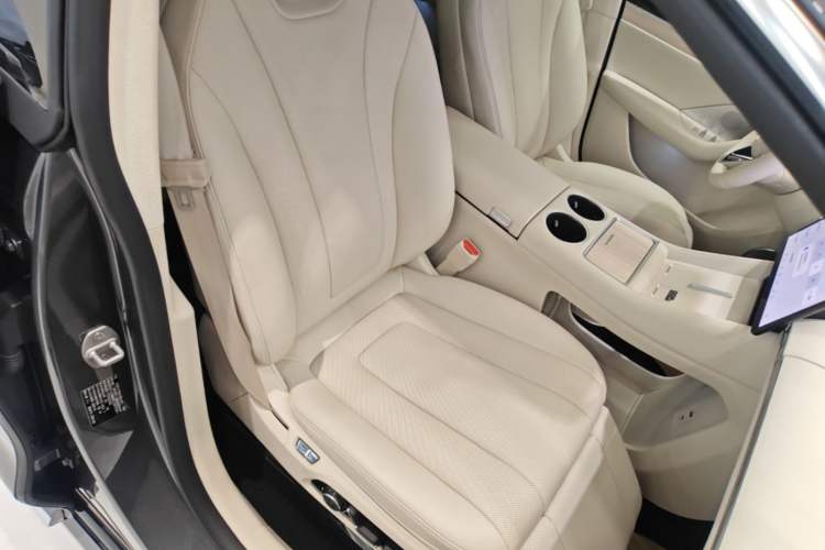 Used Hima Luxeed R7 2024 All-Electric 802 km Max Right Front Seat