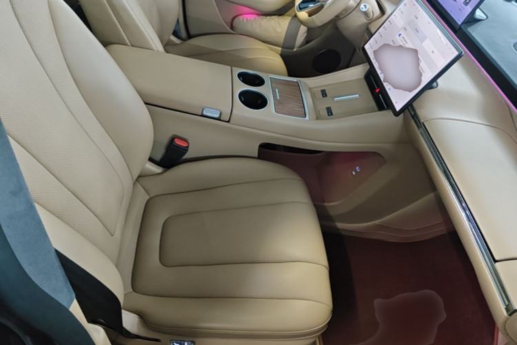 Used Hima Luxeed R7 2024 All-Electric 802 km Max Right Front Seat