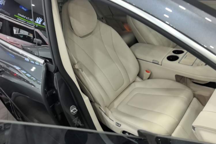 Used Hima Luxeed R7 2024 All-Electric 802 km Max Right Front Seat