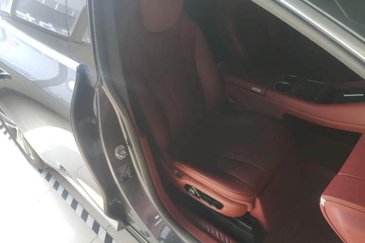 Used Hima Luxeed R7 2024 All-Electric 802 km Max Right Front Seat