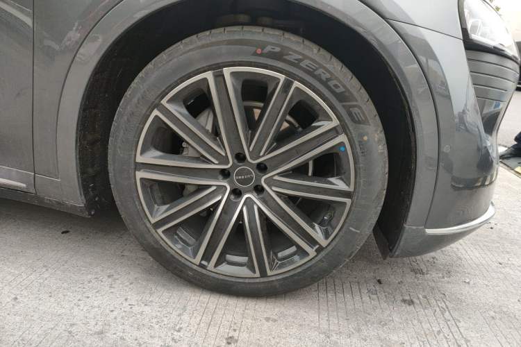 Used Hima Luxeed R7 2024 All-Electric 802 km Max Right Front Wheel Hub