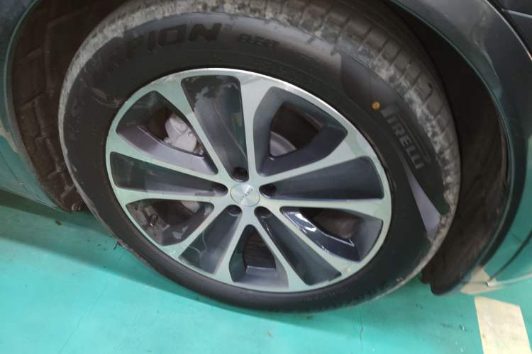 Used Hima Luxeed R7 2024 All-Electric 667 km Max Right Front Wheel Hub