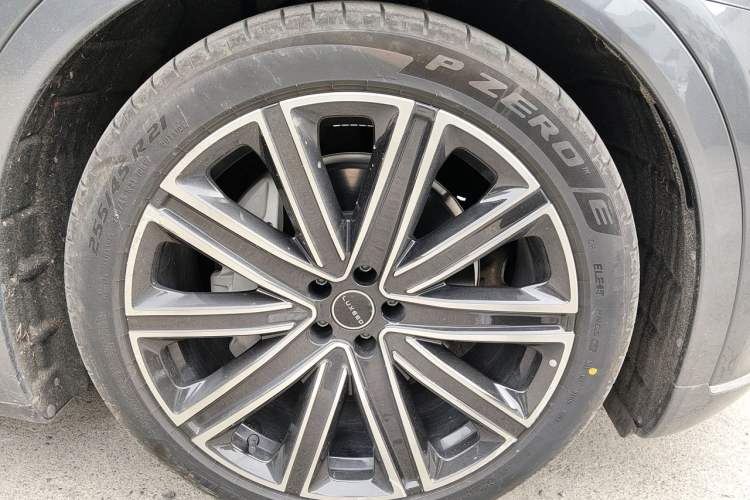 Used Hima Luxeed R7 2024 All-Electric 802 km Max Right Front Wheel Hub