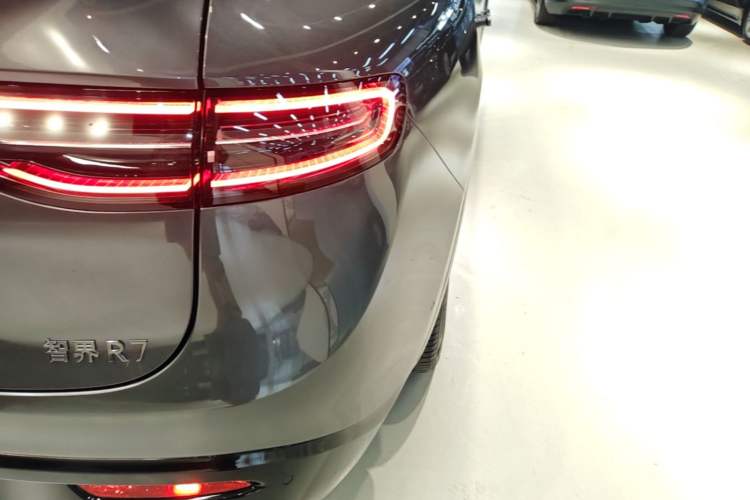 Used Hima Luxeed R7 2024 All-Electric 802 km Max Right Rear Taillight