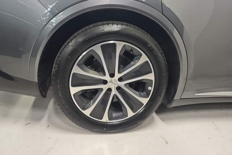 Used Hima Luxeed R7 2024 Pure Electric 667km Pro Right Rear Wheel Hub