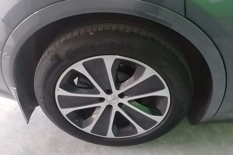 Used Hima Luxeed R7 2024 Pure Electric 667km Pro Right Rear Wheel Hub